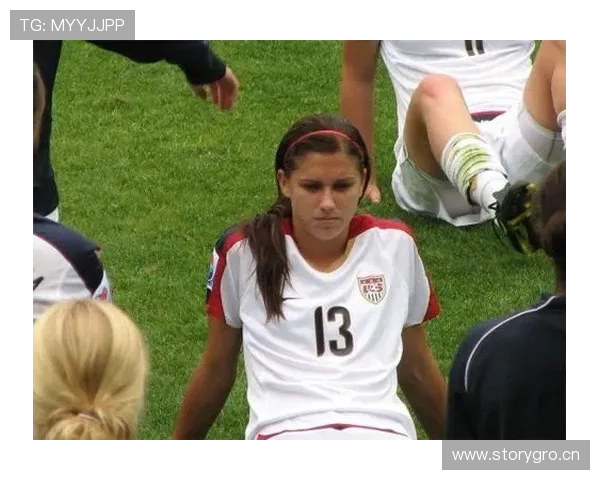 亚历克斯·摩根居然在咖啡店点了一杯天价拿铁，这操作也太奢侈了吧？