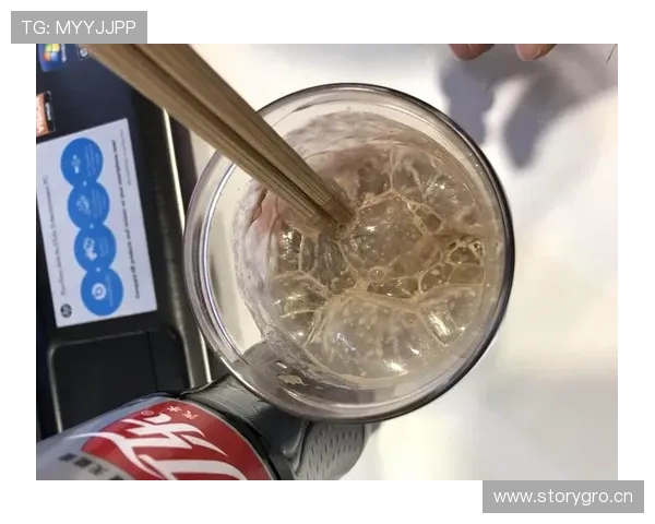 汪顺家的冰箱里塞满了蛋白粉，连饮料都得按毫升算